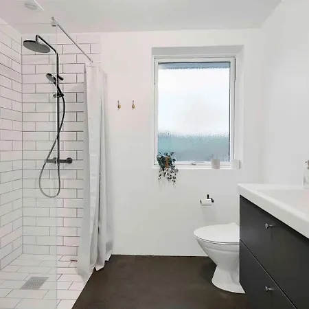 Beautiful Newly Renovated Summer House By The Sea Hébergement de vacances