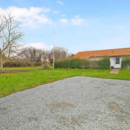 Hébergement de vacances Beautiful Newly Renovated Summer House By The Sea Frorup