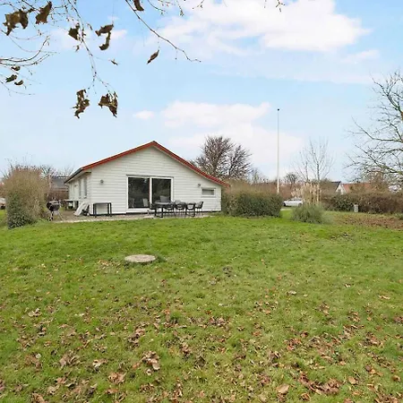 Vakantiehuis Beautiful Newly Renovated Summer House By The Sea Frorup