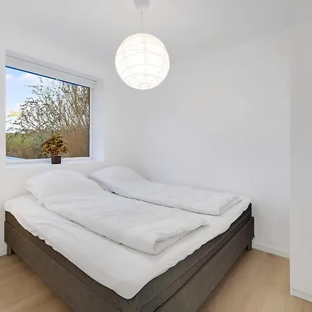 Beautiful Newly Renovated Summer House By The Sea Feriehus