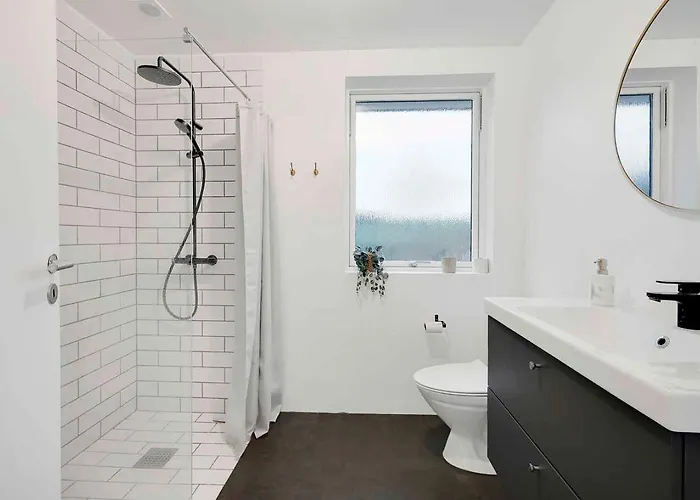 Beautiful Newly Renovated Summer House By The Sea Дом отдыха