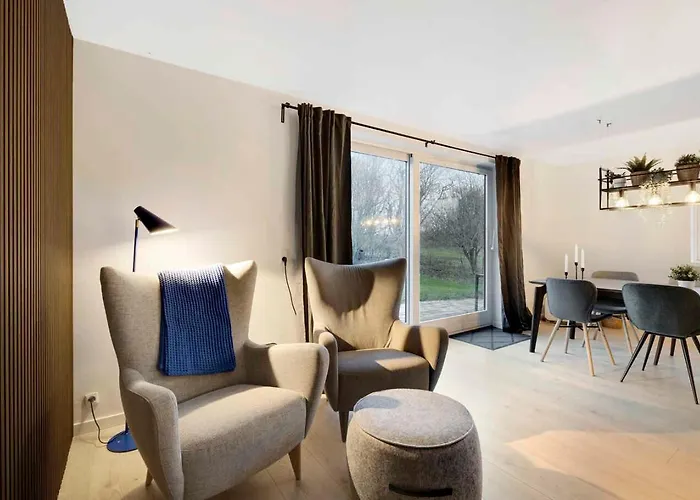 Beautiful Newly Renovated Summer House By The Sea *